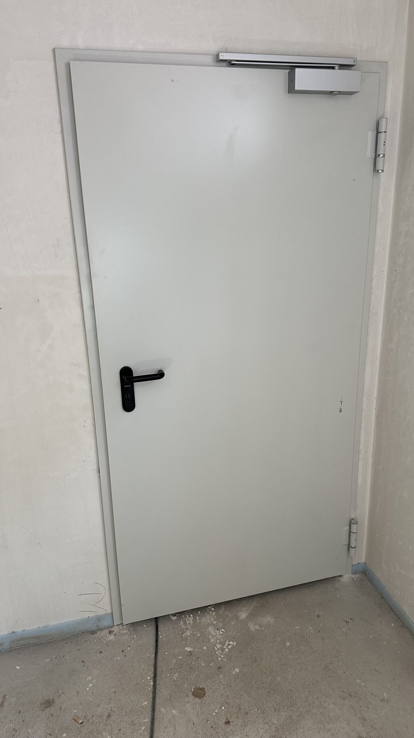 Tür T30 im Neubau mit Rauchschutzdichtung